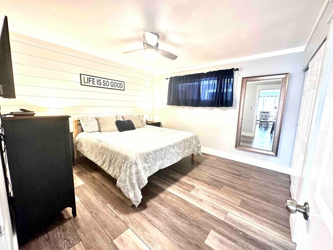 Building Photo - 4000 Gulf Terrace Dr