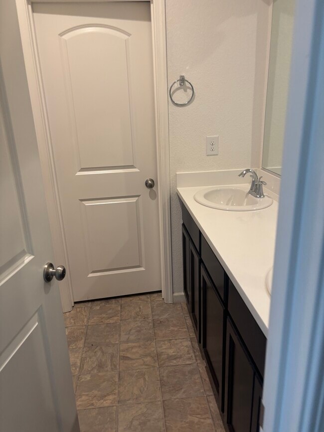 Foto del edificio - 613 Sweet Pea St