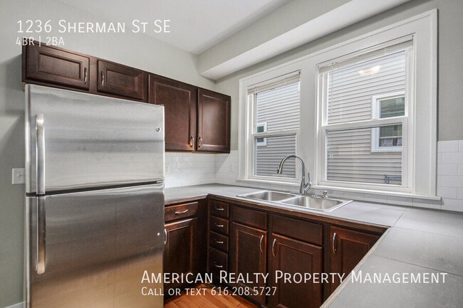 Building Photo - 1236 Sherman St SE