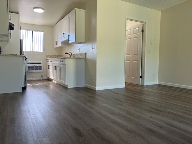 Foto del edificio - 7424 Radford Ave