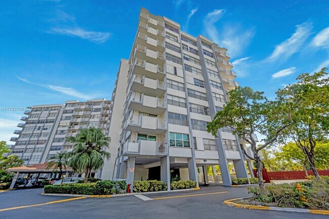 Foto del edificio - 1300 NE Miami Gardens Dr