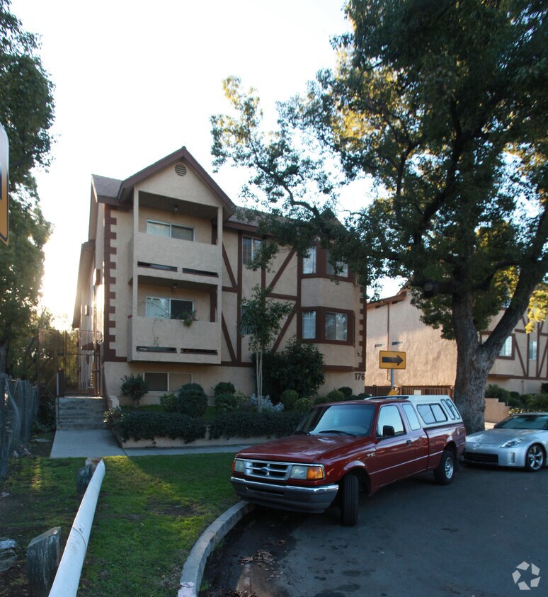 Building - 176 W Valencia Ave