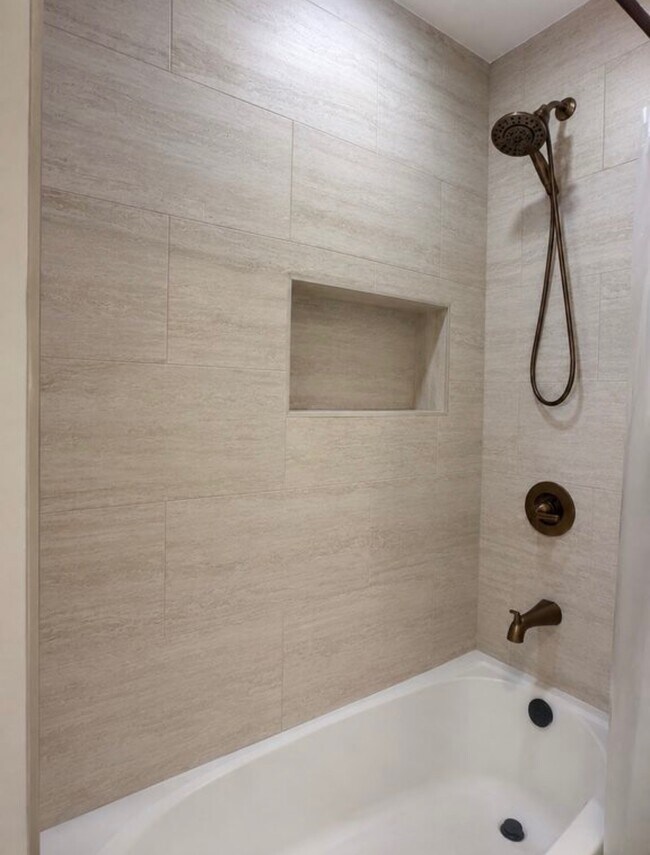 Ducha con bañera - 15521 Fernview St