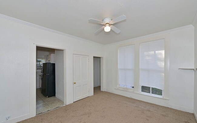 Building Photo - 113 S Olive St