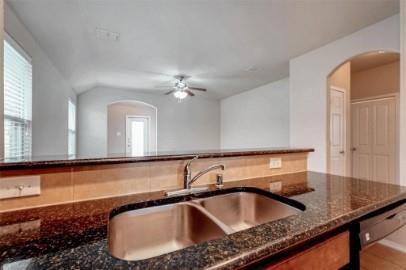 Foto del edificio - 1304 Honeywood Ln