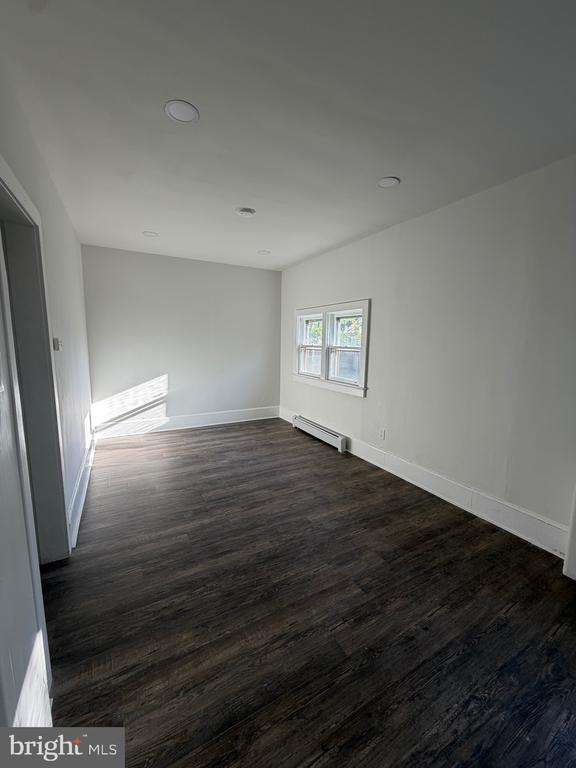 Foto del edificio - 517 Bentley Ave