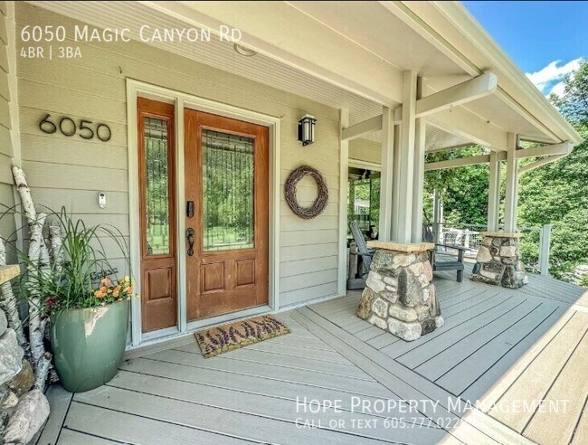 Foto del edificio - 6050 Magic Canyon Rd