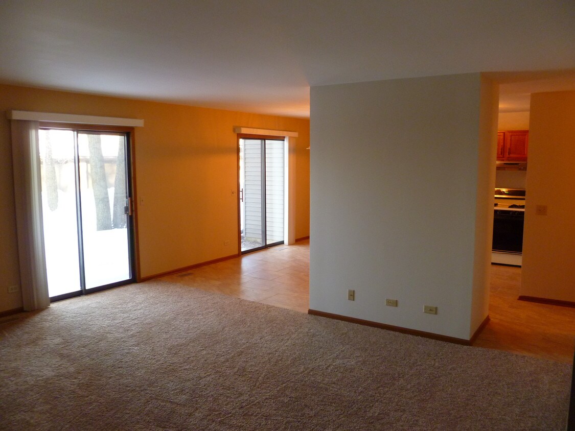 Large open space, wooded view from patio - 2358 South St