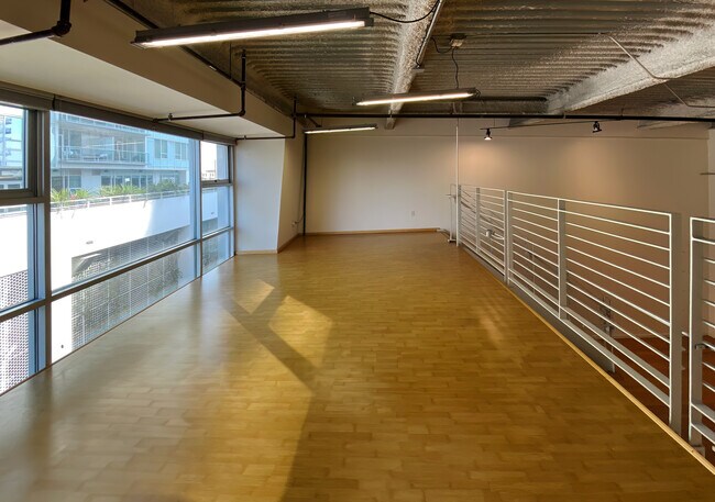 Foto del edificio - 1130 S FLOWER St