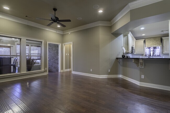 Foto del edificio - 5906 Amberwood Dr
