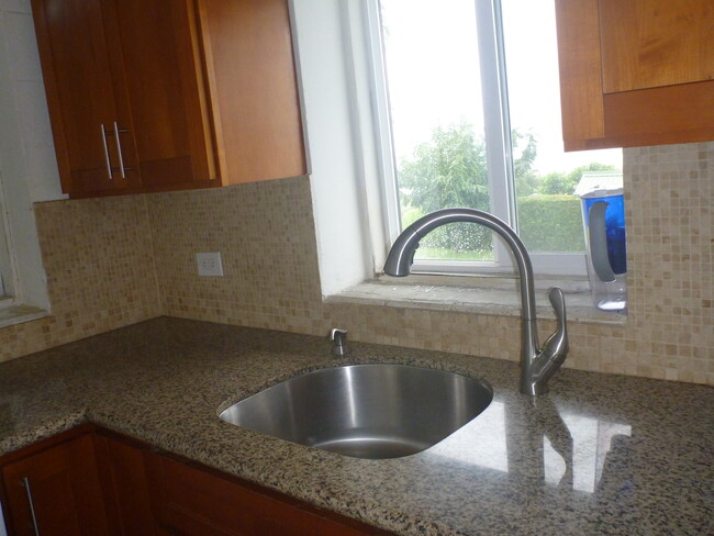 Foto del edificio - 5152 Maunalani Cir