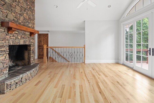 Building Photo - Spacious and Private Home in Biltmore Forest