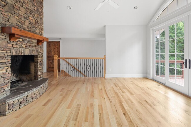 Foto del edificio - Spacious and Private Home in Biltmore Forest