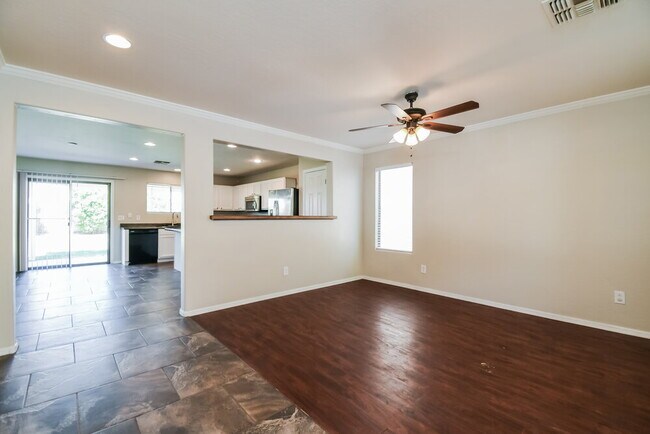 Foto del edificio - 1726 E Bradstock Way