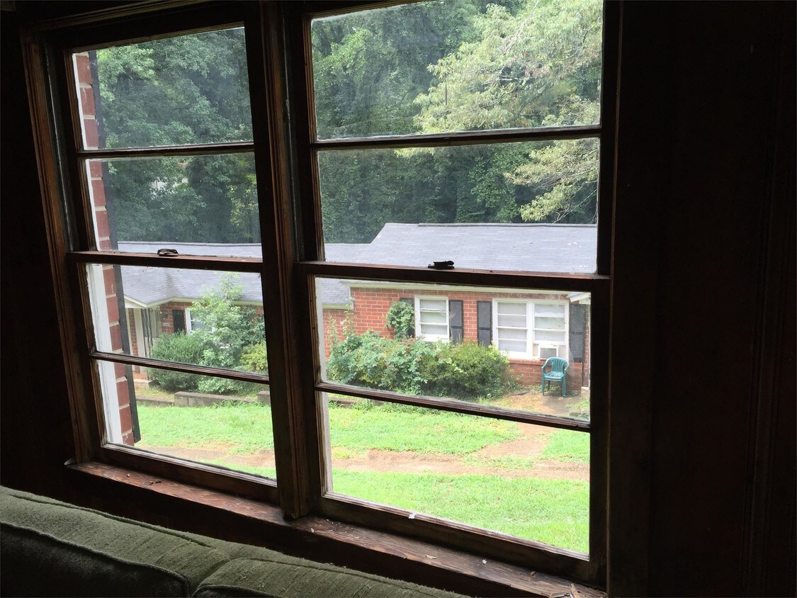 Building Photo - 326 Loop St