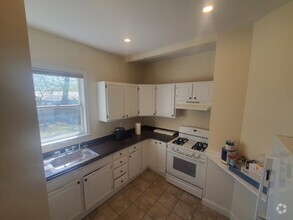 Building Photo - 586 Freeport St