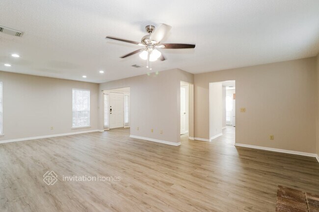 Building Photo - 95 S Village Knoll Cir