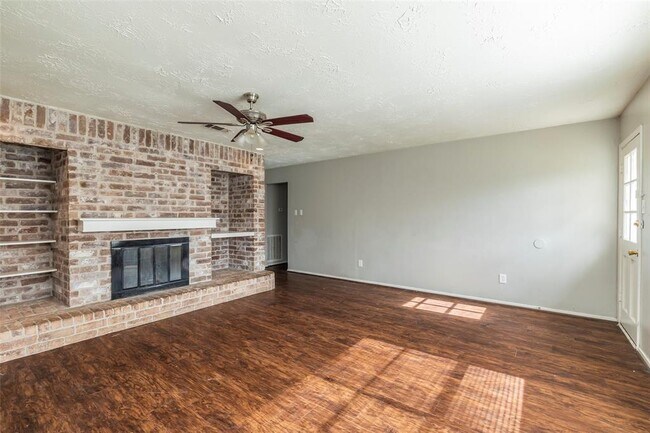 Foto del edificio - 8011 Dodiewood Ln