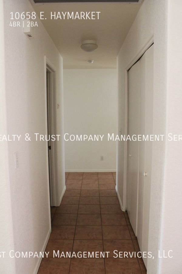 Building Photo - Welcome to this spacious 4 bedroom, 2 bath...