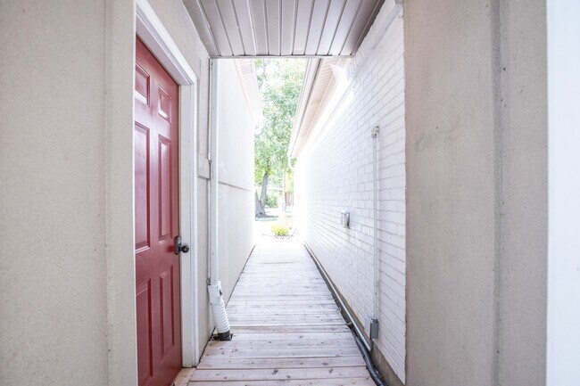 Foto del edificio - 523 Green Bay Rd