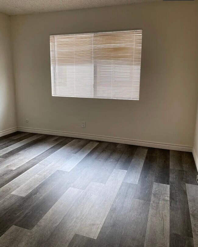 Foto del edificio - 1055 Walnut Grove Ave