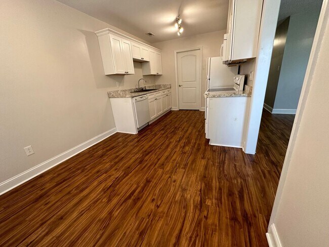 Building Photo - Introducing your dream home in the heart of Virginia Beach!