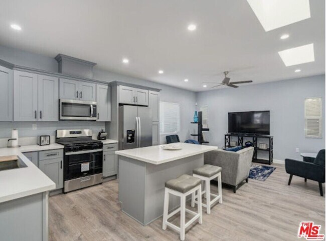 Foto del edificio - 3216 W 30th St
