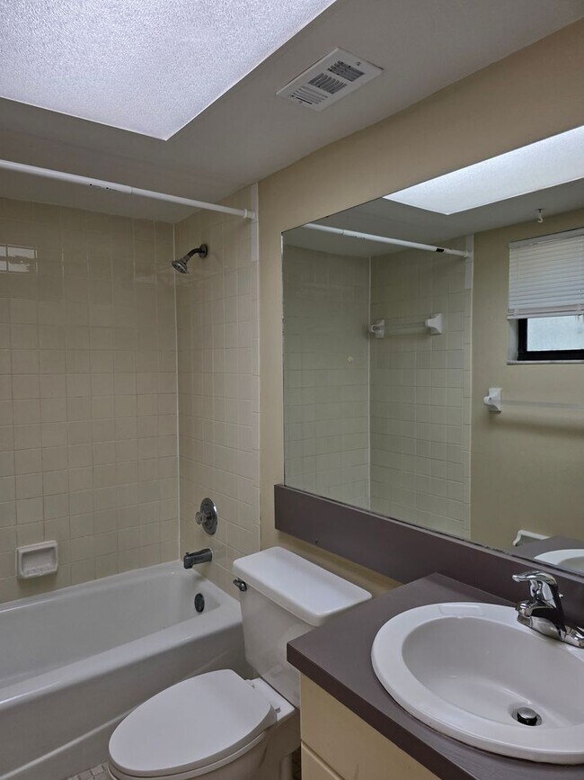 Foto del edificio - SECOND MONTH FREE FOR QUALIFIED APLICANTS