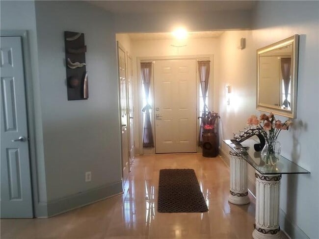 Building Photo - House - 4.5 beds 2 baths.