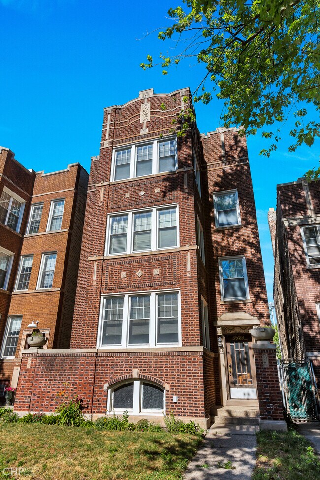 Foto del edificio - 6528 N Bosworth Ave