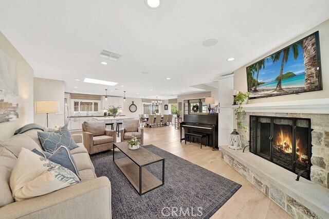 Foto del edificio - 314 W Avenida Valencia