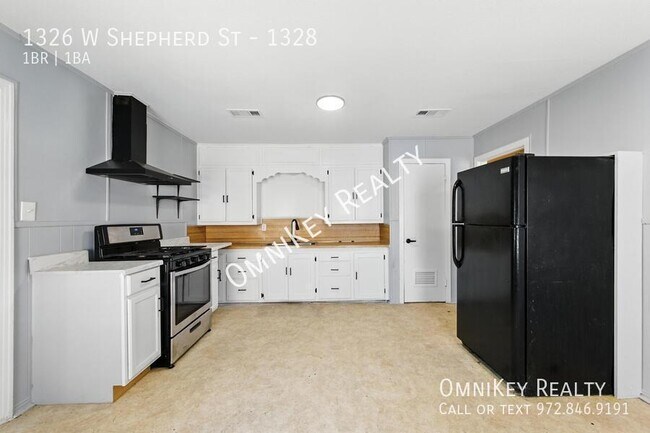 Building Photo - 1326 W Shepherd St