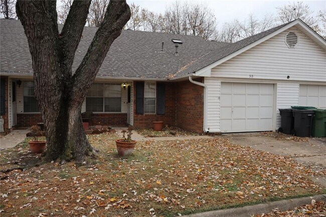Building Photo - 313 S 11th Pl