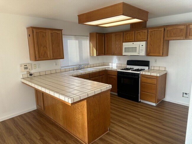 Foto del edificio - 1925 Shaver Pl