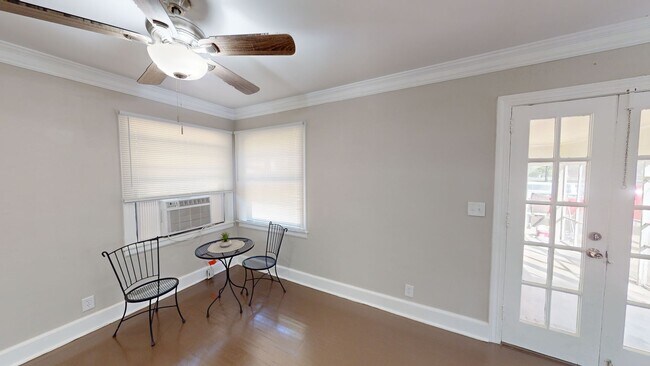 Foto del edificio - 2 acres in Millbrook w/ large screened in ...