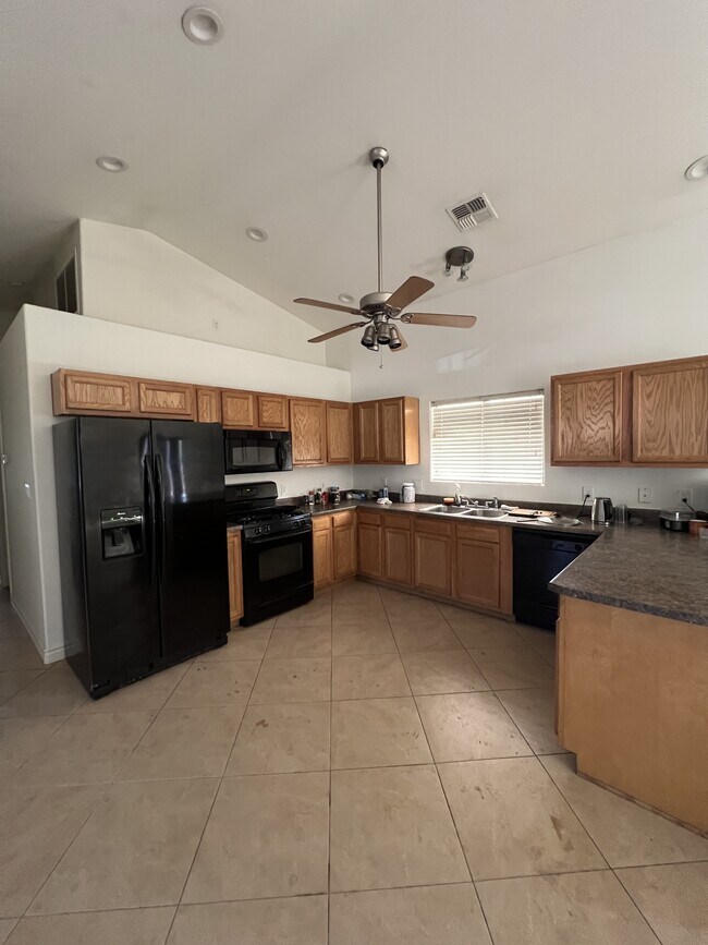 Building Photo - 4012 N 86th Dr