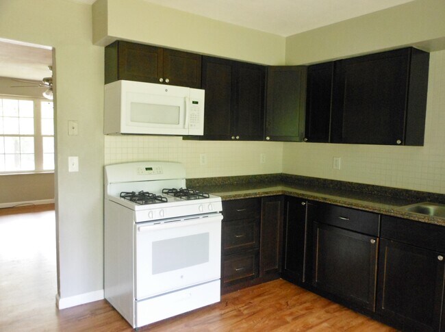 Building Photo - 5 Jeri Lynn Ln