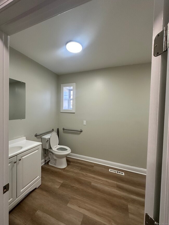 Foto del edificio - 1065 Central Ave