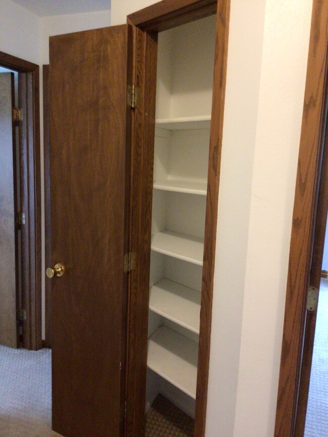 Linen Closet - 1056 S Imperial Dr