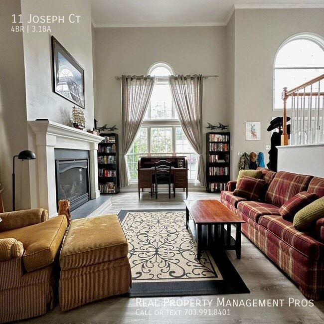 Building Photo - Upgraded Single family home / fully fenced...