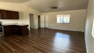 Building Photo - 357 Cliffs Pkwy