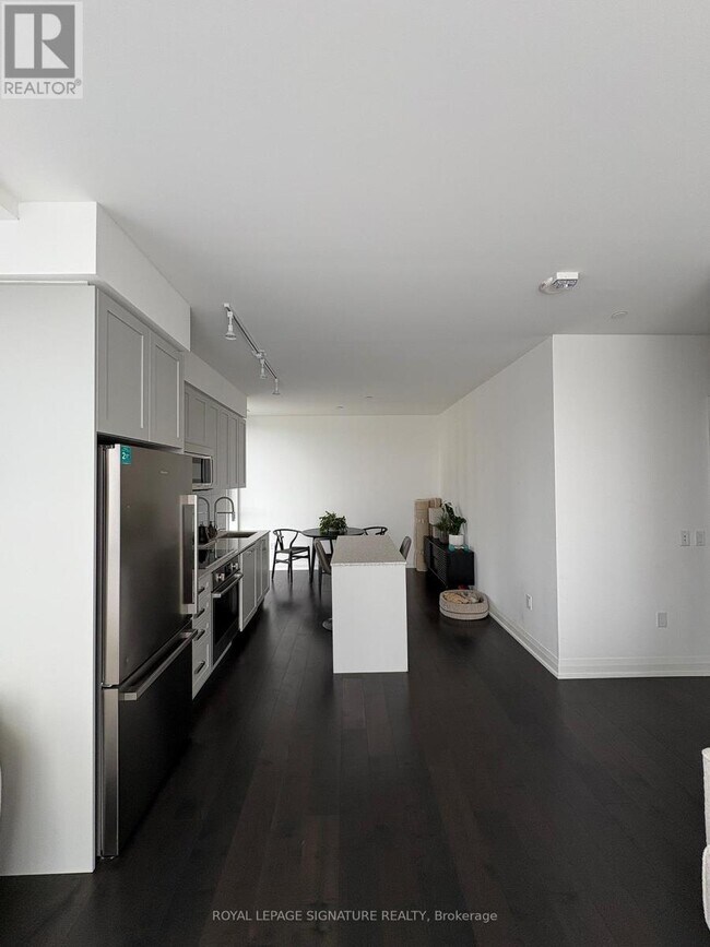 Building Photo - 293 The Kingsway