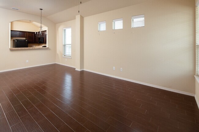 Foto del edificio - Beautiful 3 bedroom Luxury Duplex, New Bra...