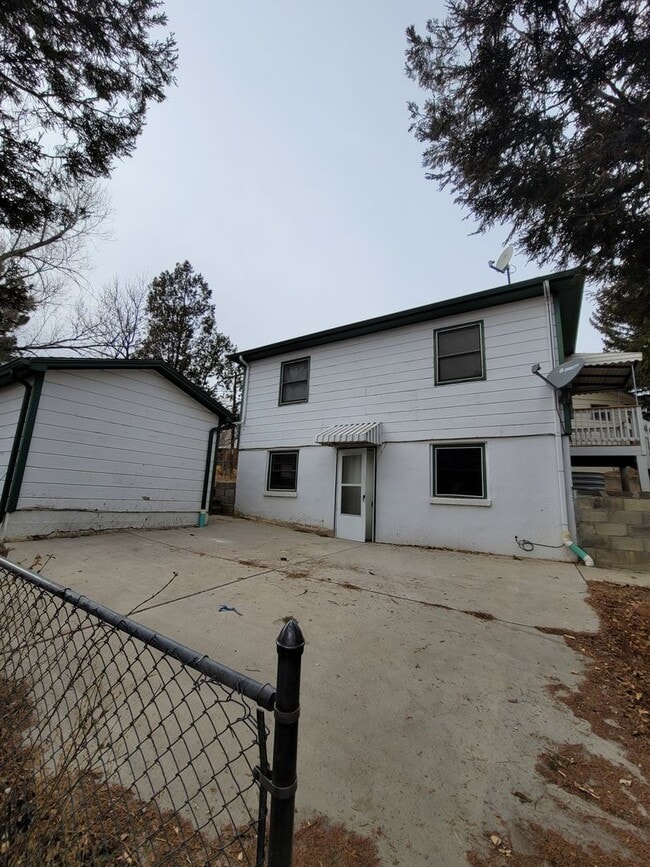 Building Photo - 2503 Glen View Ave