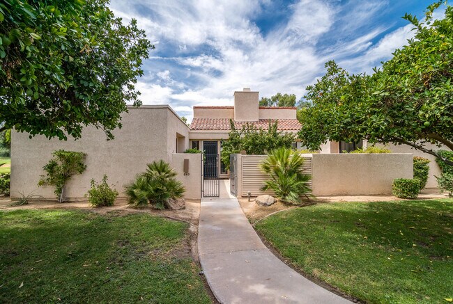 Foto del edificio - 645 Hospitality Dr