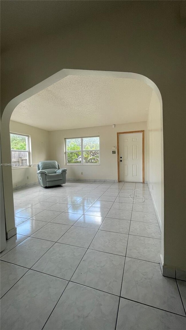 Building Photo - 1909 Mayo St