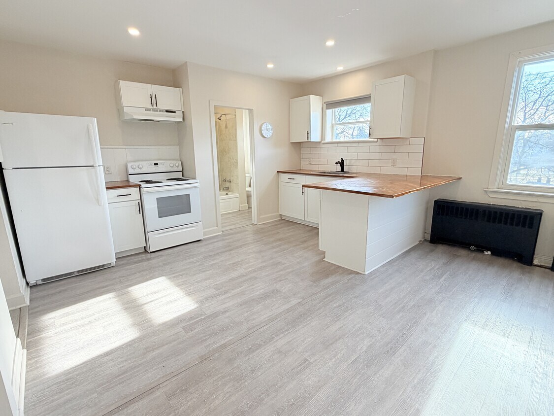 Building Photo - 222 Maxwell St