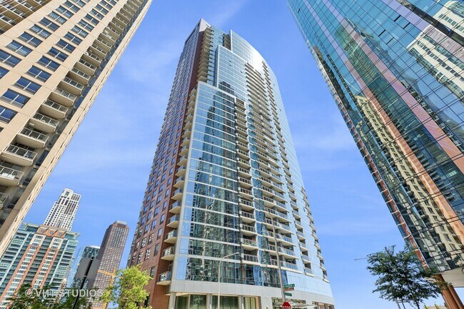 Foto del edificio - 450 E Waterside Dr