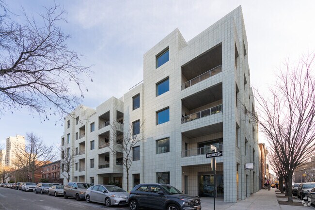 Foto del edificio - 450 Warren St