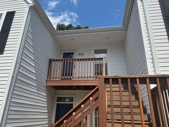 Building Photo - Charming 2 Bedroom Condo Located in York C...